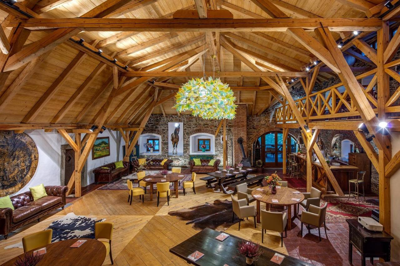 Farma Michael na tvrzi Nedvězí Hotel Netvořice Exterior foto