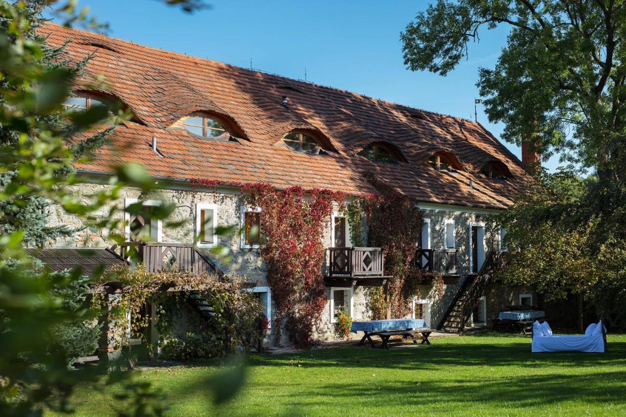 Farma Michael na tvrzi Nedvězí Hotel Netvořice Exterior foto